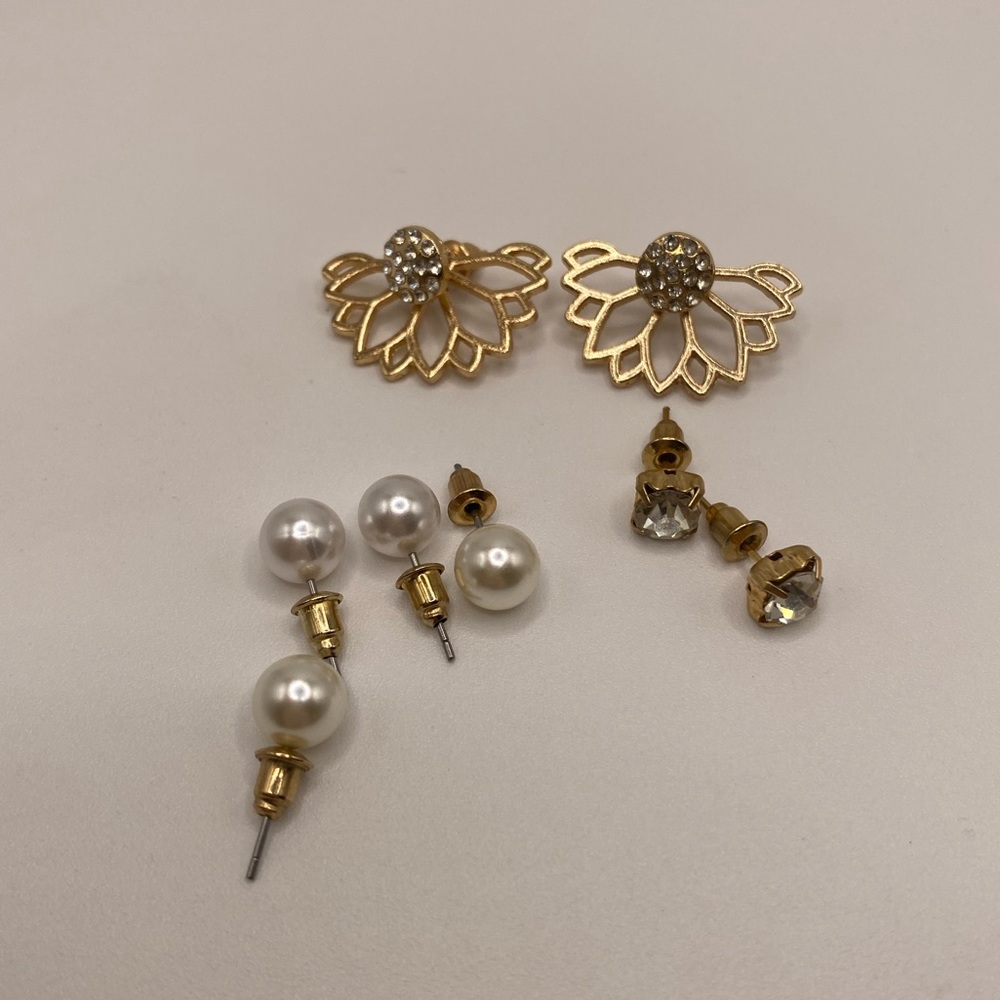 4 Sets Of Stud Earrings Bundle. Pearl. Unique. Costume Jewelry.